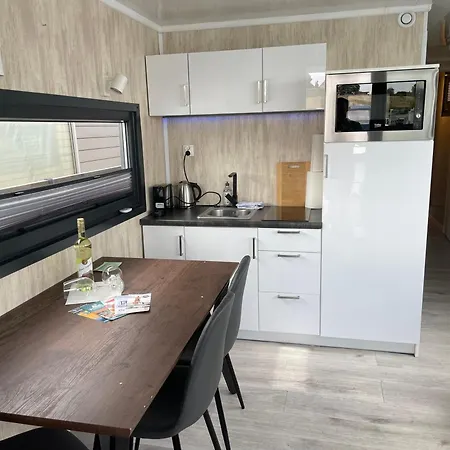 Hausboot Saale-unstrut 보트호텔 *