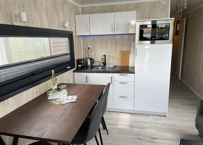 Hausboot Saale-unstrut 보트호텔 *